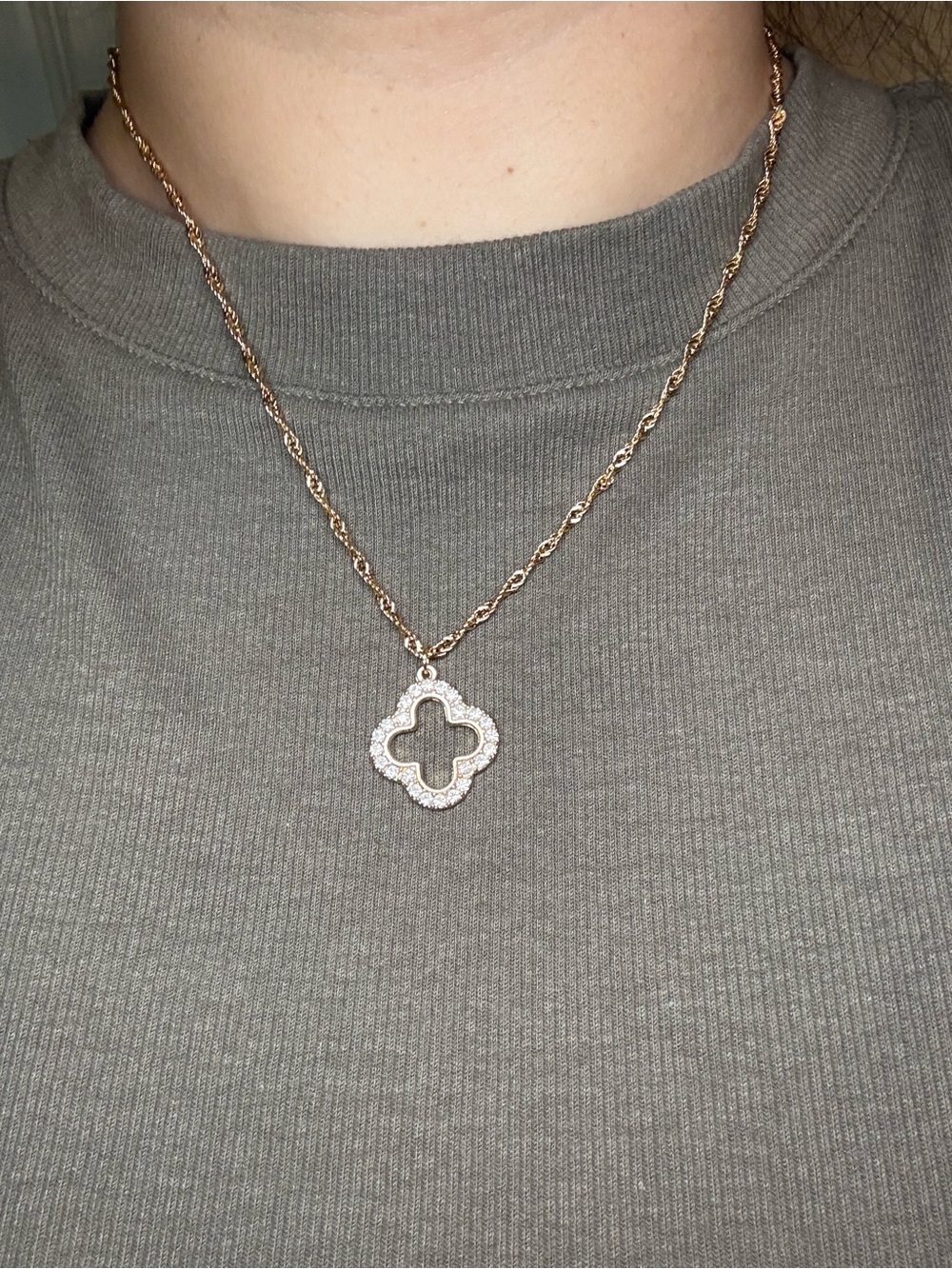 NWOT Gold Clover Necklace